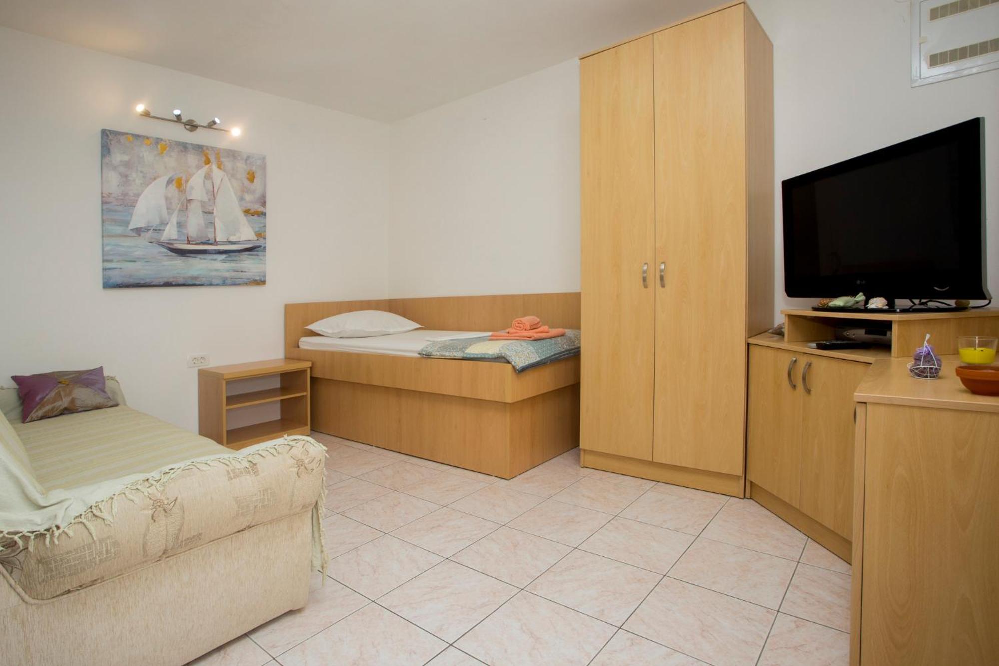 Apartments Lucija Razanj Ruang foto