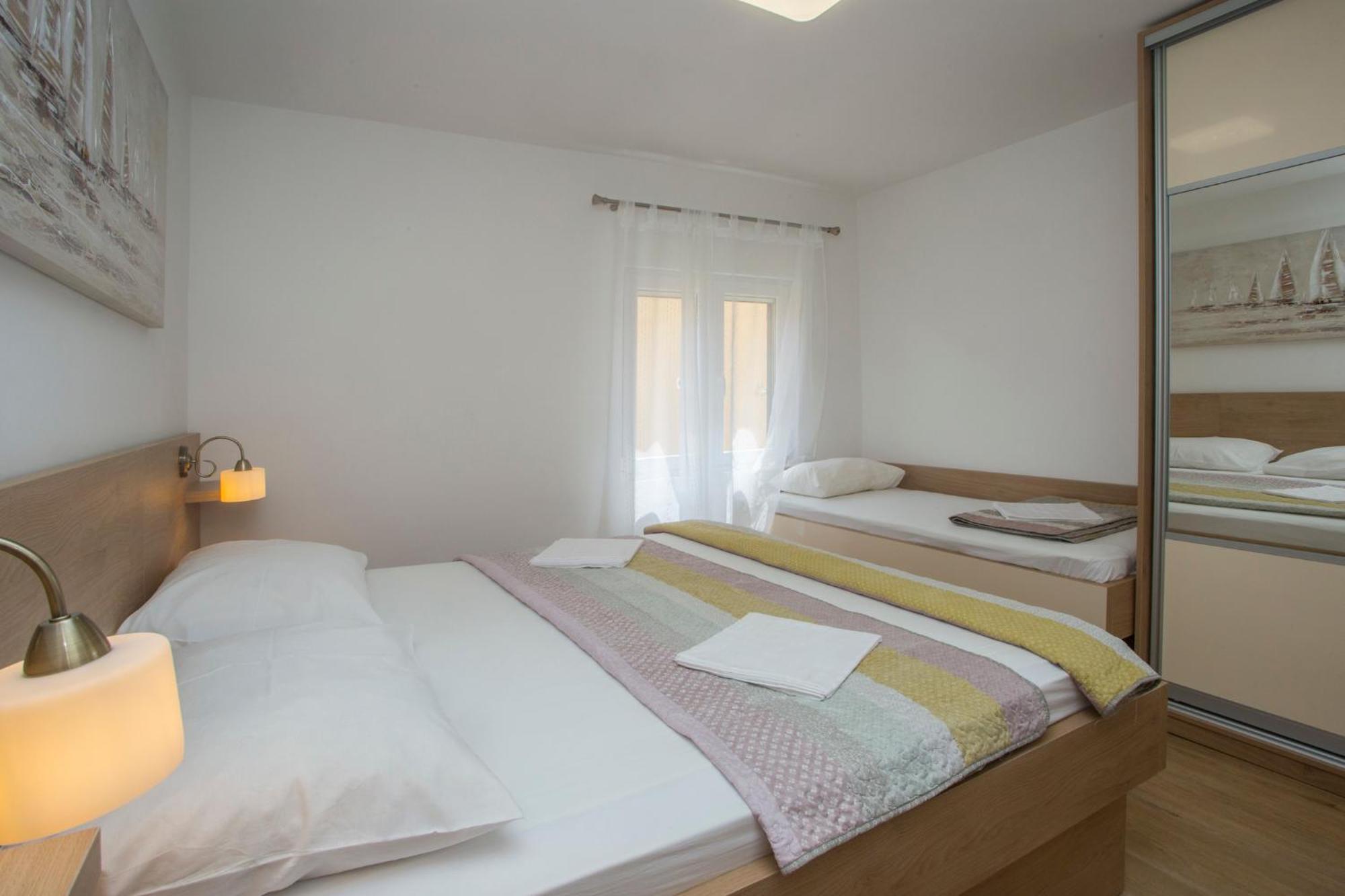 Apartments Lucija Razanj Ruang foto